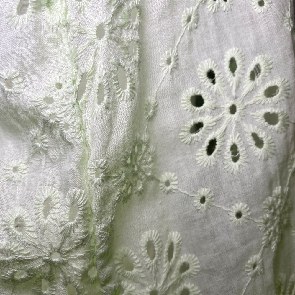 Niay Light Green Sleeveless Eyelet V-Neck Top - Picture 8 of 11